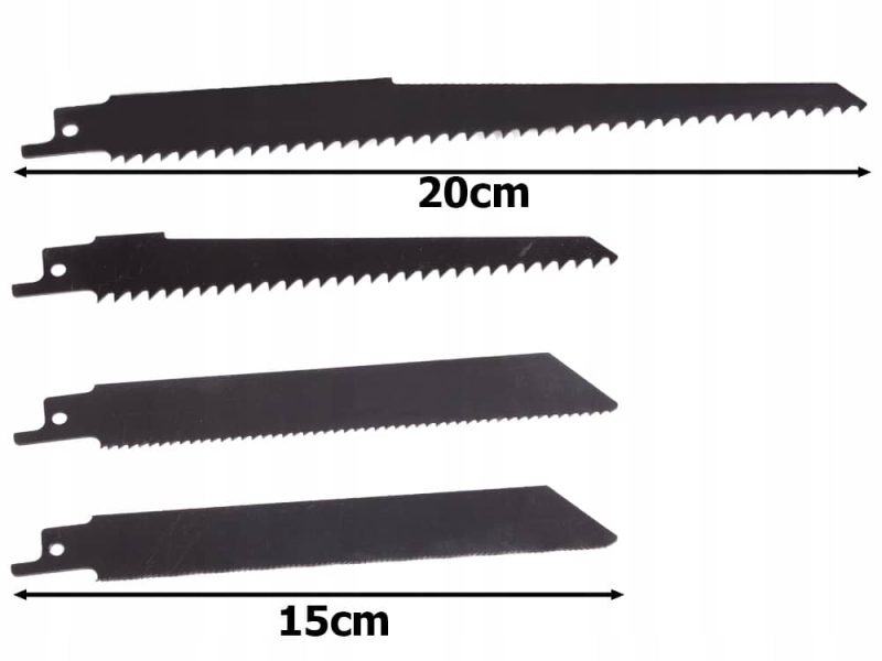 Čtyři černé pilové listy různých délek (20 cm a 15 cm) s hrubým ozubením, určené pravděpodobně pro pilu ocasku.